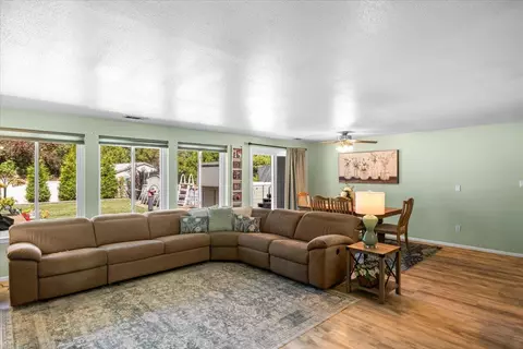 100 Covey Ln, Grants Pass, OR 97527