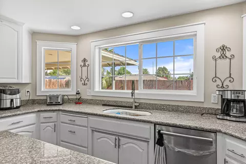 1098 Gate Park Dr, Central Point, OR 97502 photo 11