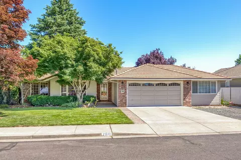 760 Annalee Dr, Central Point, OR 97502