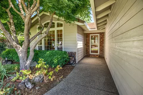 760 Annalee Dr, Central Point, OR 97502 photo 4