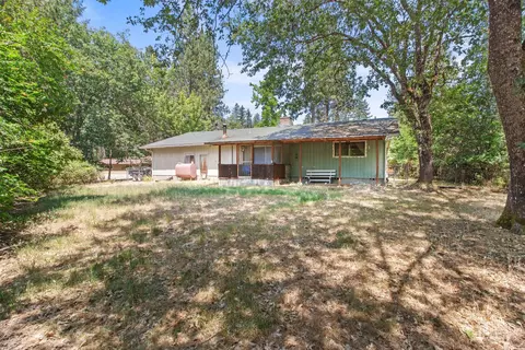 153 Elaine Dr, Grants Pass, OR 97527