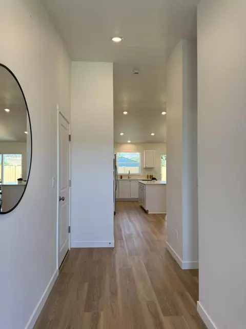 734 NE Rickenbacker Rd, Madras, OR 97741