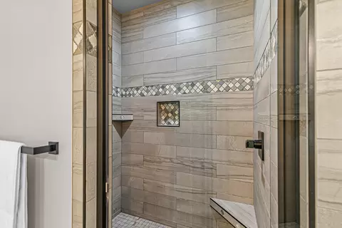 Bath - 1741 River Run St, Central Point, OR 97502 photo 2 of 3