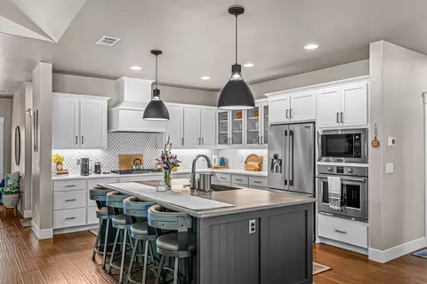 Kitchen - 1741 River Run St, Central Point, OR 97502 photo 1 of 4