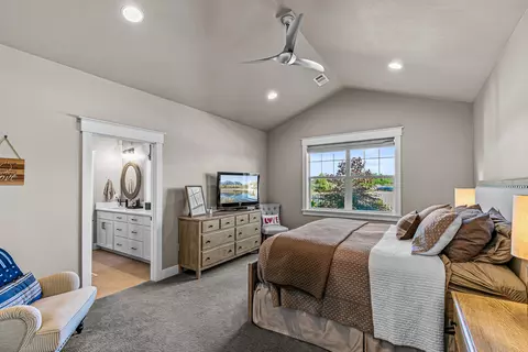 Bedroom - 1741 River Run St, Central Point, OR 97502 photo 1 of 2
