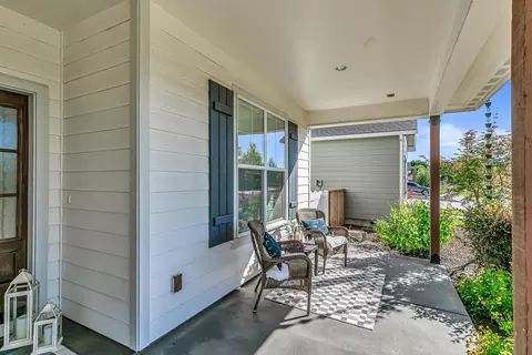 Exterior - 1741 River Run St, Central Point, OR 97502 photo 8 of 9