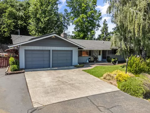 3365 Green Acres Dr, Central Point, OR 97502