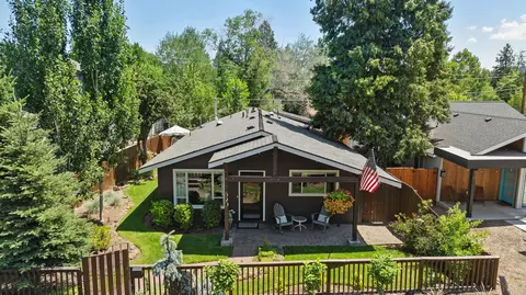 820 NW 12th St, Bend, OR 97703
