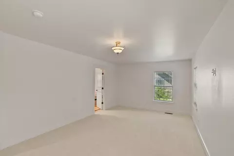 Bedroom - 21376 Oakview Dr, Bend, OR 97701 photo 2 of 6