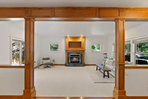 Living - 21376 Oakview Dr, Bend, OR 97701 photo 4 of 4