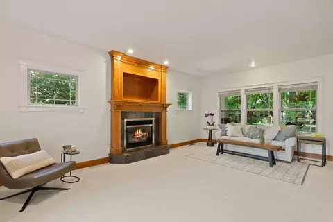 Living - 21376 Oakview Dr, Bend, OR 97701 photo 1 of 4
