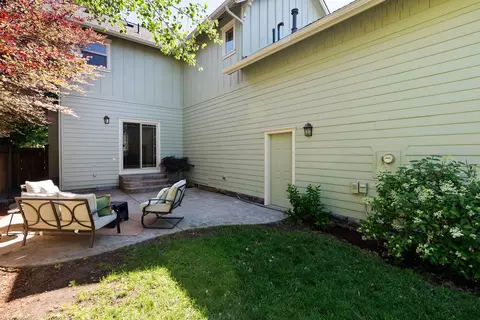 Exterior - 21376 Oakview Dr, Bend, OR 97701 photo 5 of 5