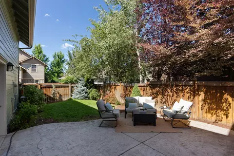 Exterior - 21376 Oakview Dr, Bend, OR 97701 photo 2 of 5