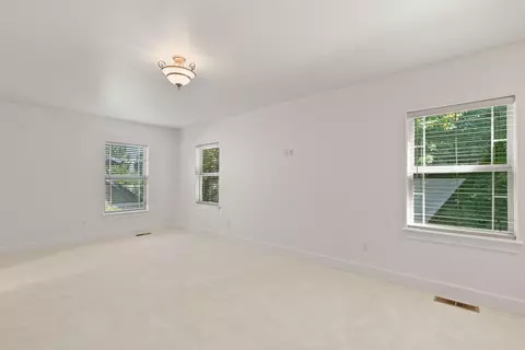 Bedroom - 21376 Oakview Dr, Bend, OR 97701 photo 1 of 6