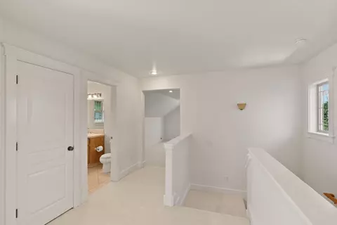 Entry Way - 21376 Oakview Dr, Bend, OR 97701 photo 2 of 3