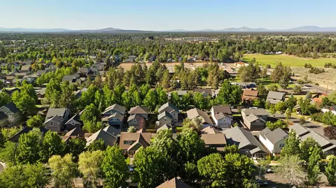 View/Area - 21376 Oakview Dr, Bend, OR 97701 photo 8 of 9