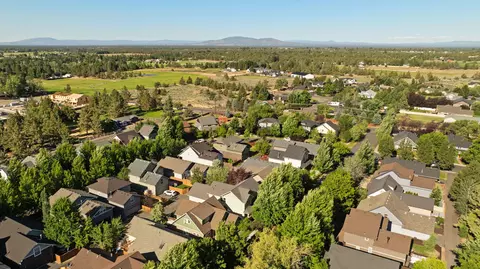 View/Area - 21376 Oakview Dr, Bend, OR 97701 photo 6 of 9