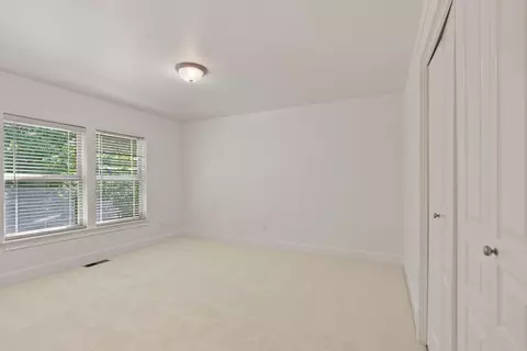 Bedroom - 21376 Oakview Dr, Bend, OR 97701 photo 3 of 6