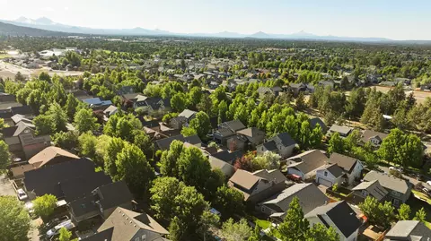 View/Area - 21376 Oakview Dr, Bend, OR 97701 photo 9 of 9