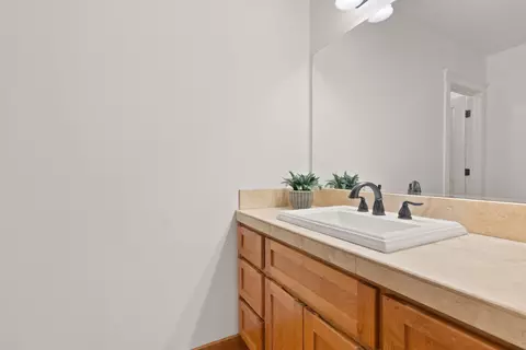 Bath - 21376 Oakview Dr, Bend, OR 97701 photo 1 of 6