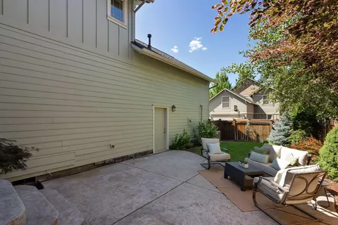 Exterior - 21376 Oakview Dr, Bend, OR 97701 photo 1 of 5