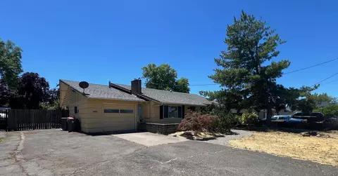 1812 Roberts Rd, Medford, OR 97504