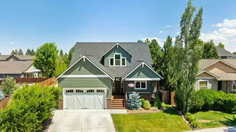 2044 NE Altura Dr, Bend, OR 97701