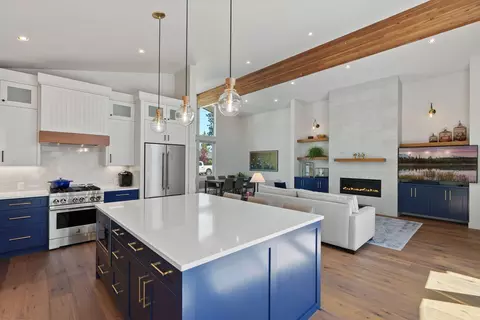Kitchen - 3055 NW Tharp Ave, Bend, OR 97703 photo 9 of 10