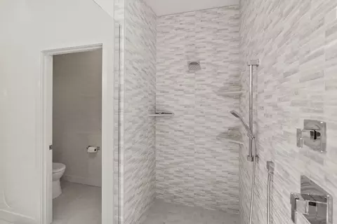 Bath - 3055 NW Tharp Ave, Bend, OR 97703 photo 6 of 8