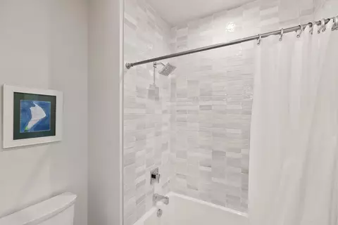 Bath - 3055 NW Tharp Ave, Bend, OR 97703 photo 3 of 8
