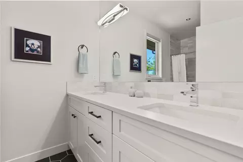 Bath - 3055 NW Tharp Ave, Bend, OR 97703 photo 1 of 8