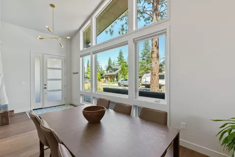 Entry Way - 3055 NW Tharp Ave, Bend, OR 97703 photo 1 of 2