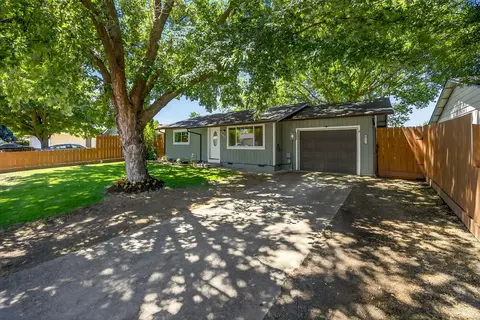 3059 Glengrove Ave, Medford, OR 97501