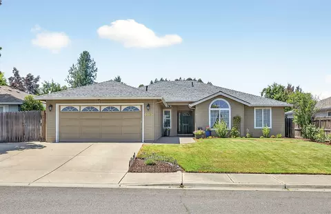 2010 Terrel Dr, Medford, OR 97501