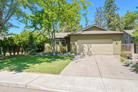 488 SW Forest Grove Dr, Bend, OR 97702