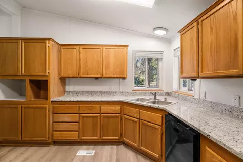 52550 Day Rd, La Pine, OR 97739 photo 8