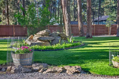 60221 Winnebago Ln, Bend, OR 97702 photo 4