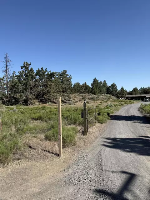 21710 Mcgilvray Rd, Bend, OR 97702