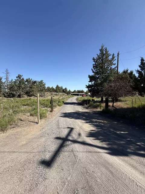 21710 Mcgilvray Rd, Bend, OR 97702 photo 4