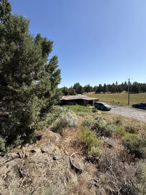 21710 Mcgilvray Rd, Bend, OR 97702 photo 2