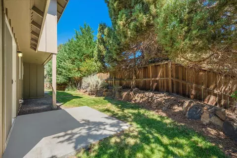 Exterior - 20812 Comet Ln, Bend, OR 97701 photo 4 of 4