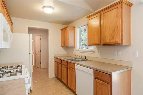 Kitchen - 20812 Comet Ln, Bend, OR 97701 photo 1 of 2