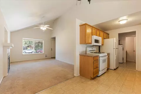 Living - 20812 Comet Ln, Bend, OR 97701 photo 2 of 2