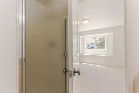 Bath - 20812 Comet Ln, Bend, OR 97701 photo 3 of 4