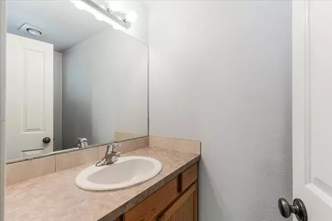 Bath - 20812 Comet Ln, Bend, OR 97701 photo 1 of 4