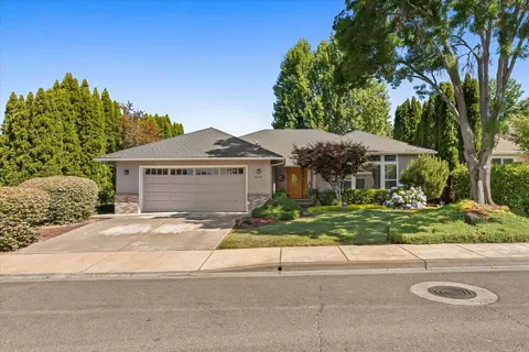 3459 Blueblossom Dr, Medford, OR 97504