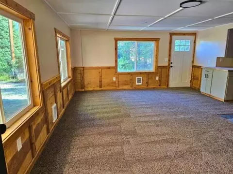 Living - 52433 Pine Dr, La Pine, OR 97739 photo 2 of 4