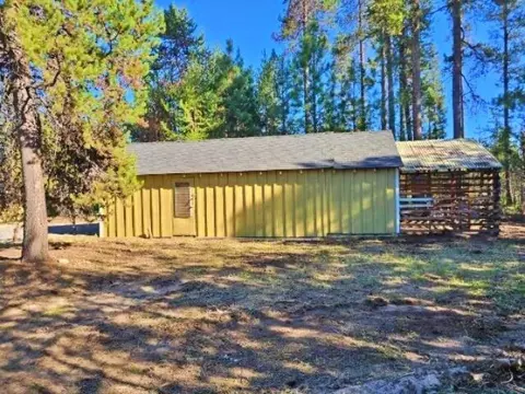 Exterior - 52433 Pine Dr, La Pine, OR 97739 photo 3 of 5