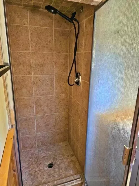 Bath - 52433 Pine Dr, La Pine, OR 97739 photo 2 of 2