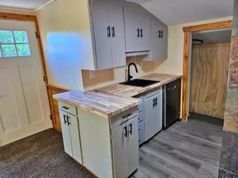 Kitchen - 52433 Pine Dr, La Pine, OR 97739 photo 2 of 2